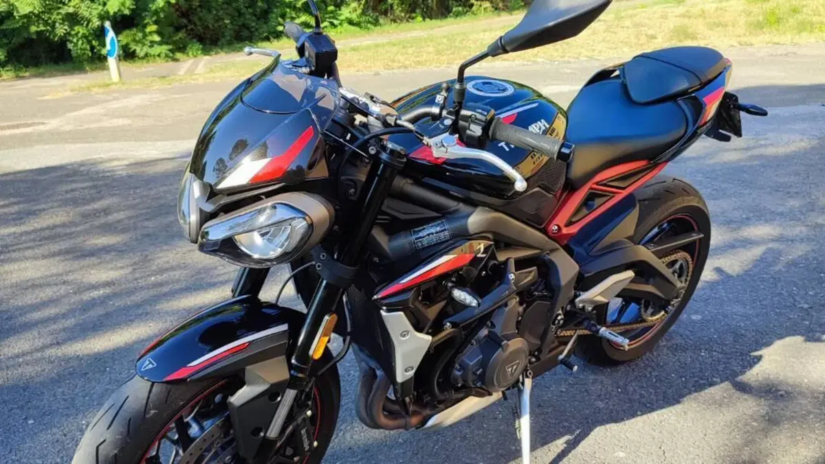 Triumph Street Triple R (2020 - 22)  (2)