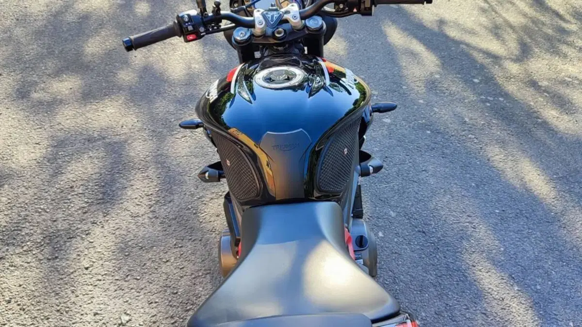 Triumph Street Triple R (2020 - 22)  (3)
