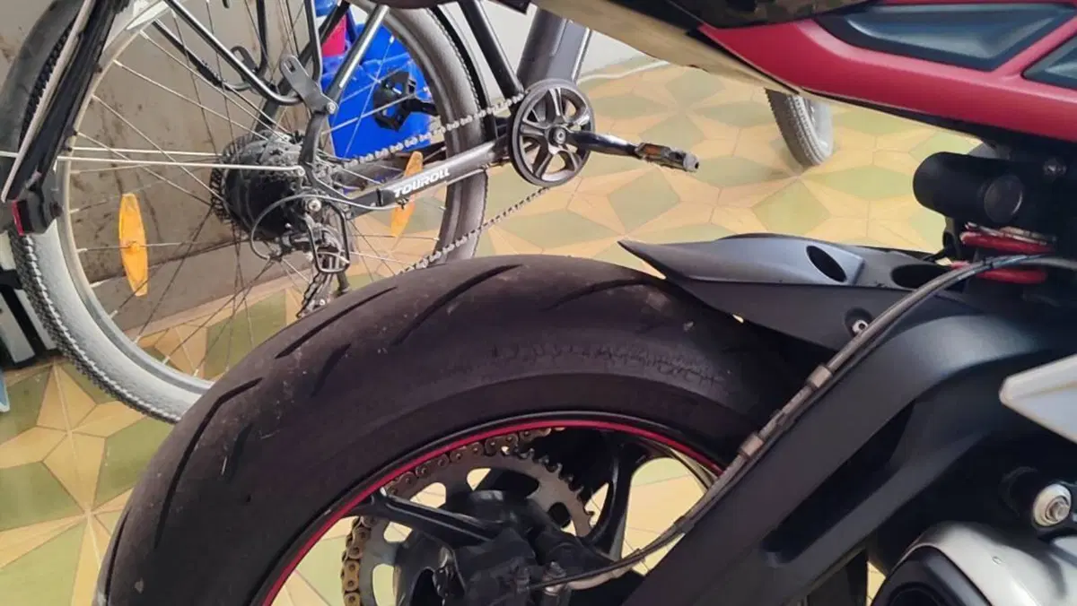 Triumph Street Triple R (2020 - 22)  (12)