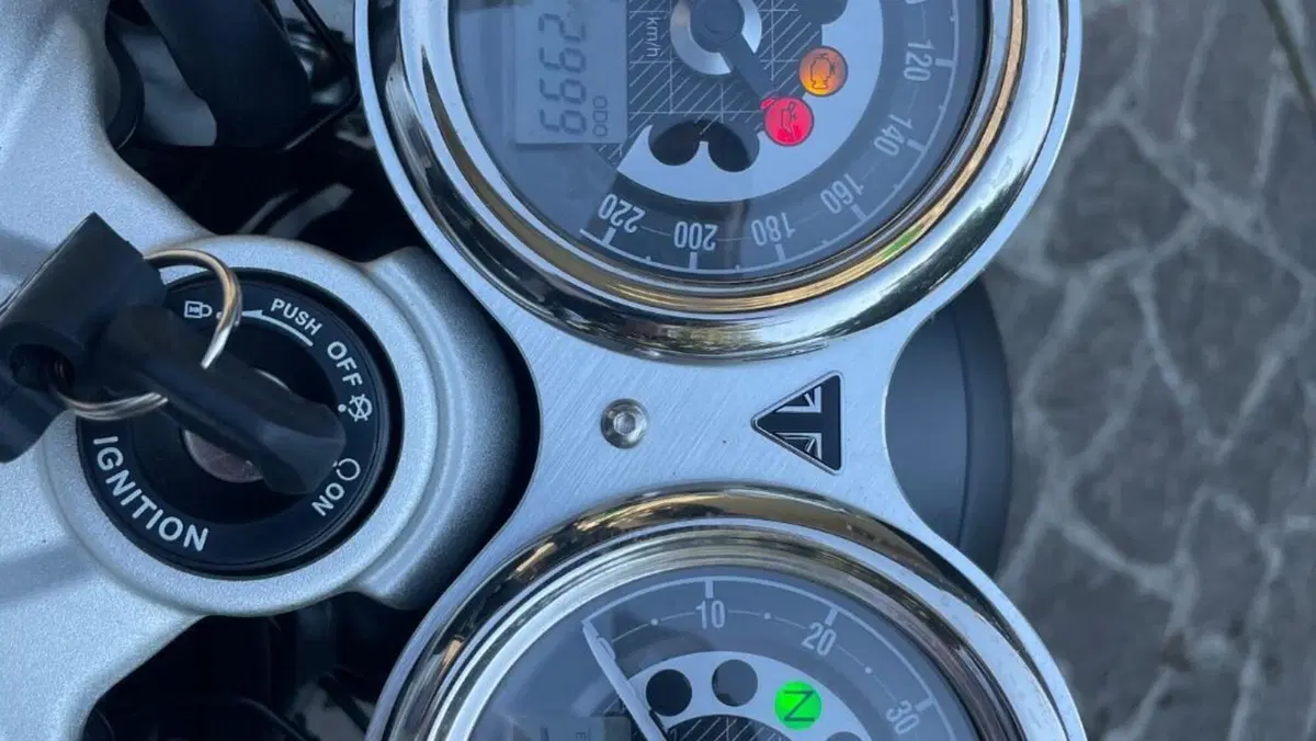 Triumph Speed Twin 1200 (2021 - 24)  (6)