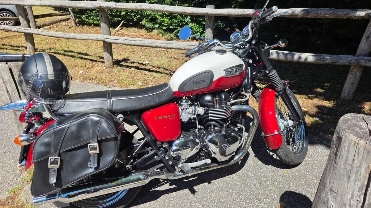 Triumph Bonneville (2007 - 16)  (2)