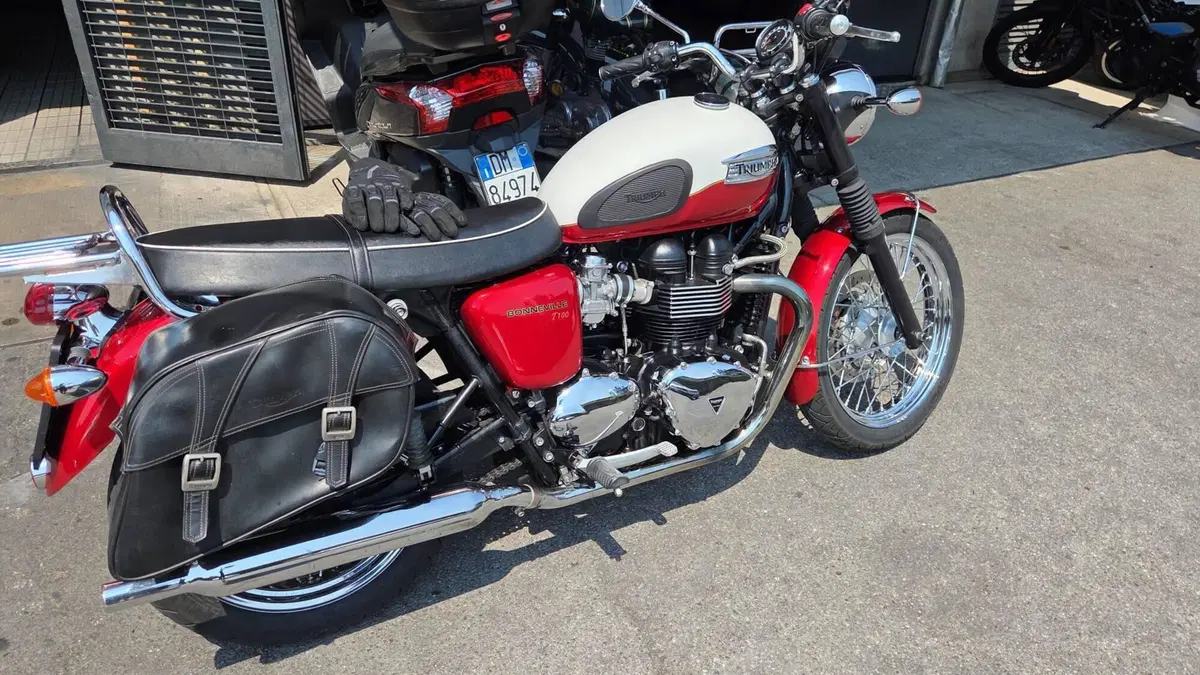 Triumph Bonneville (2007 - 16) 