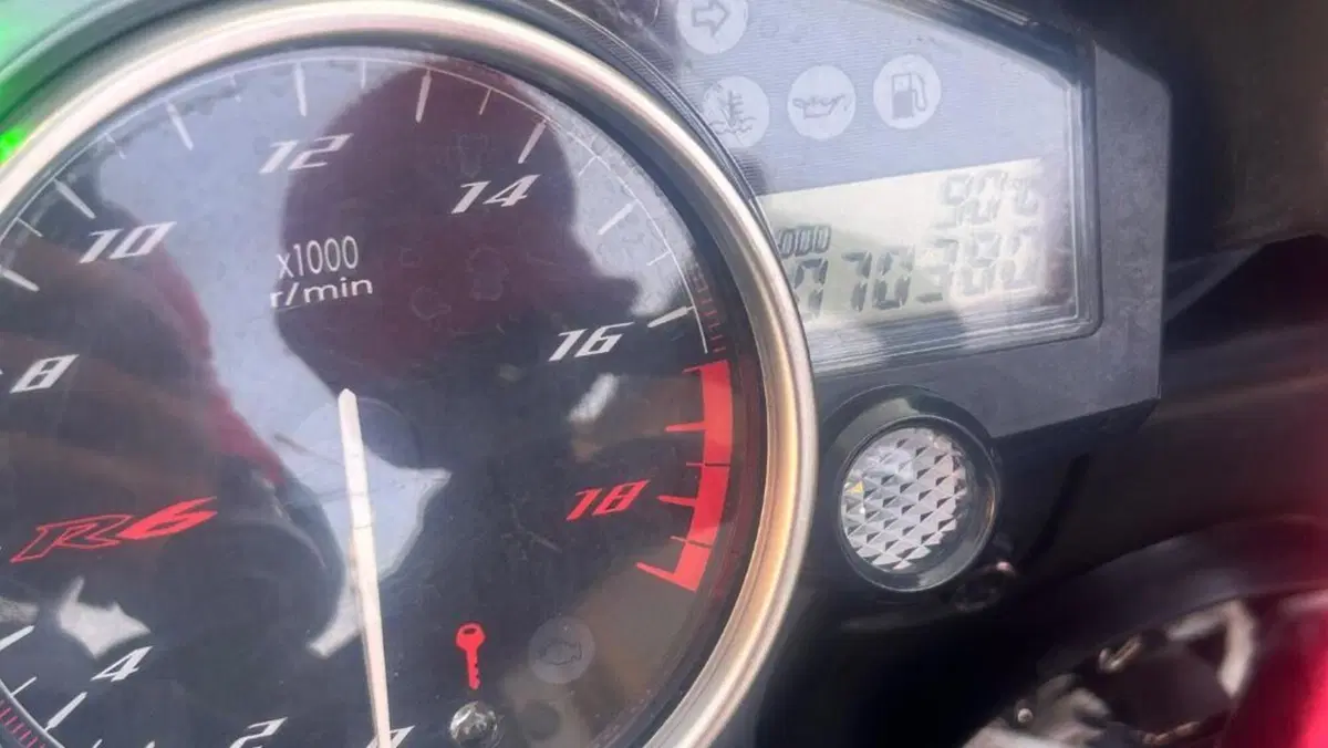 Yamaha YZF R6 (2008 - 09)  (4)
