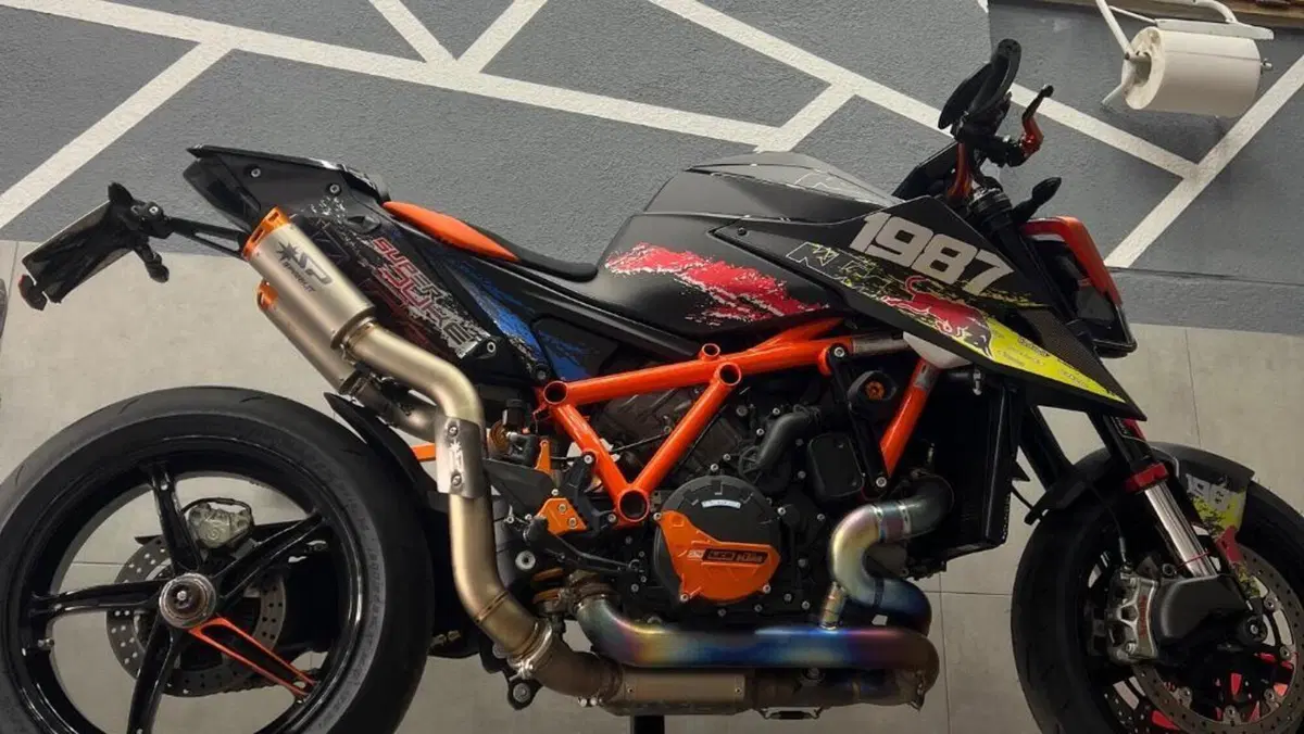 KTM 1290 Super Duke R (2021) 