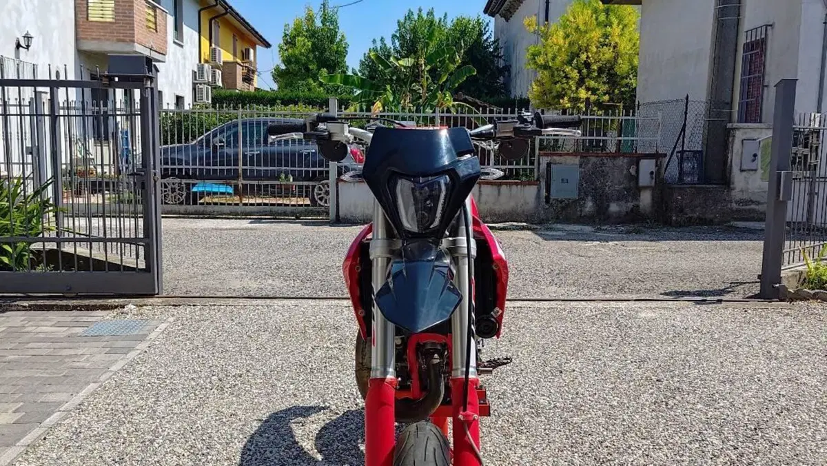 GASGAS MC 125 (2021)  (2)
