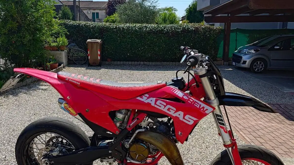 GASGAS MC 125 (2021)  (3)