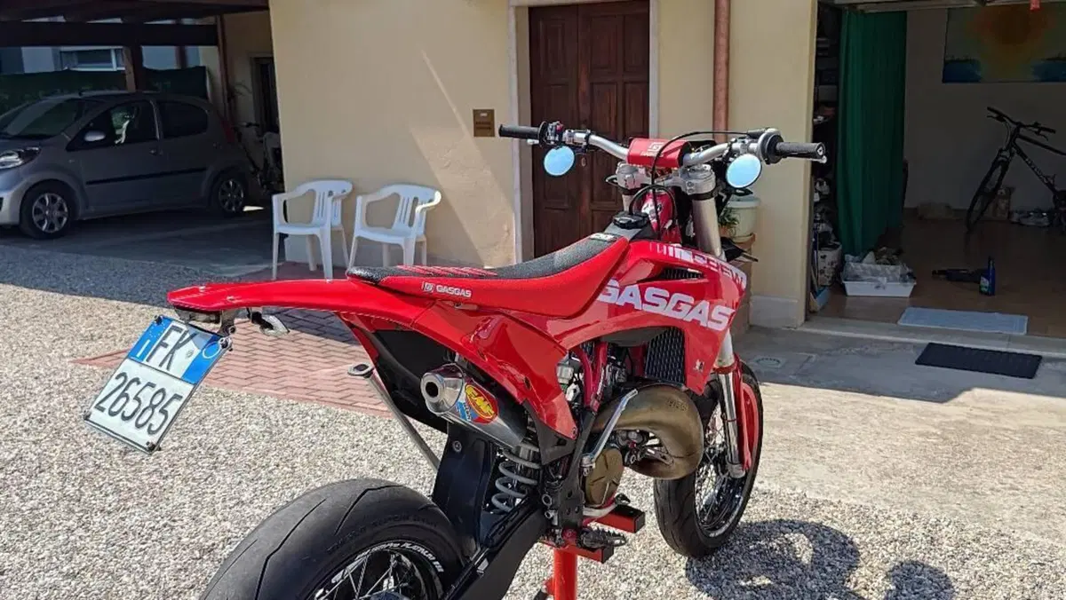 GASGAS MC 125 (2021)  (4)