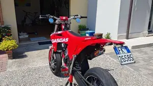GASGAS MC 125 (2021)  (5)