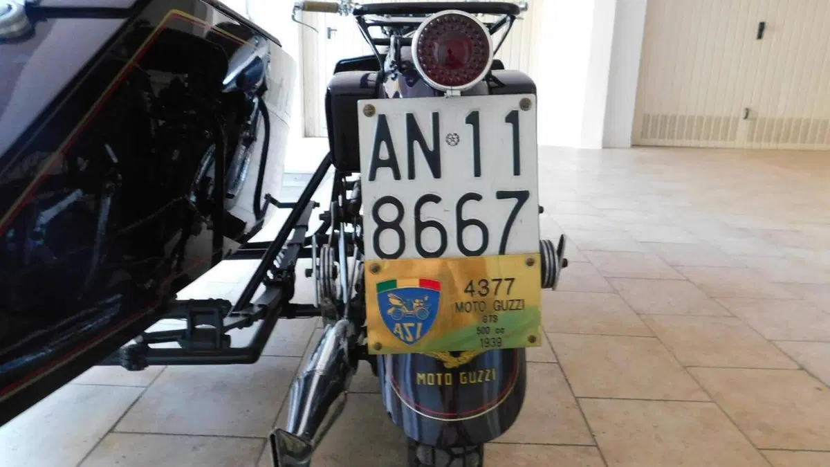 Moto Guzzi   (8)