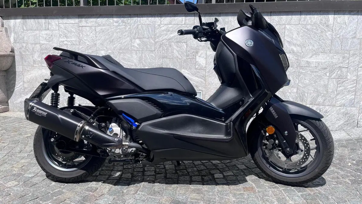 Yamaha X-Max 300 Tech Max+ (2025 - 26)  (2)