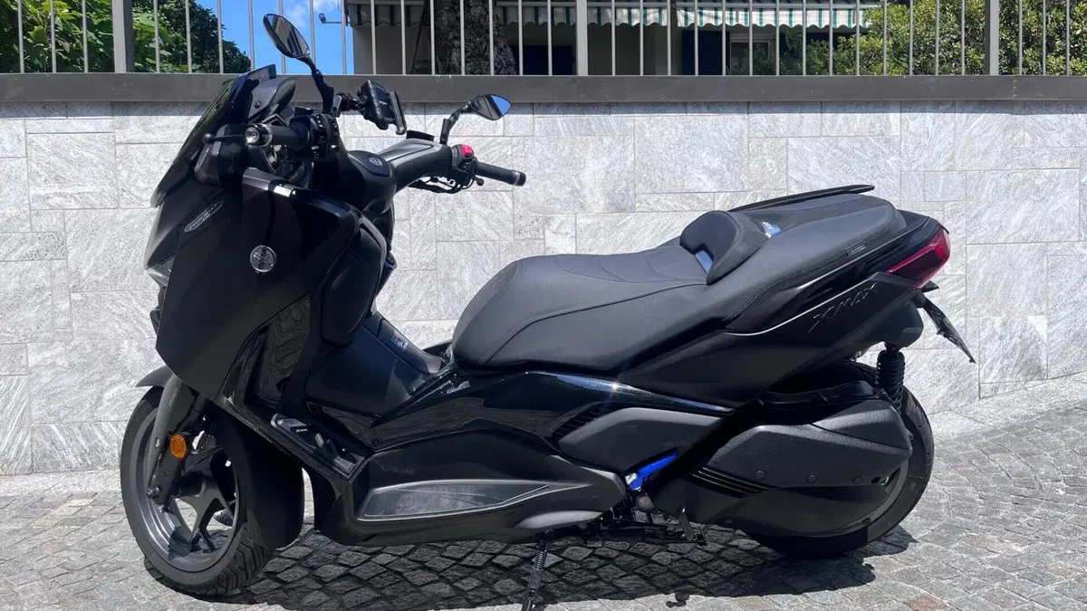 Yamaha X-Max 300 Tech Max+ (2025 - 26)  (3)