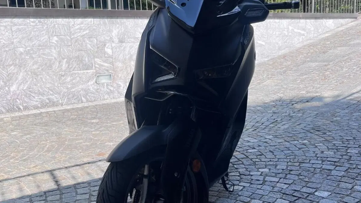 Yamaha X-Max 300 Tech Max+ (2025 - 26)  (4)