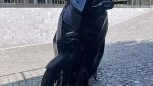 Yamaha X-Max 300 Tech Max+ (2025 - 26)  (4)
