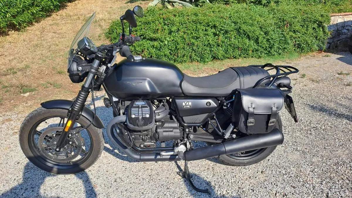 Moto Guzzi V7 Stone (2021 - 24) 