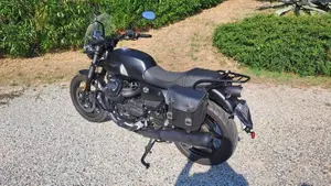 Moto Guzzi V7 Stone (2021 - 24)  (2)