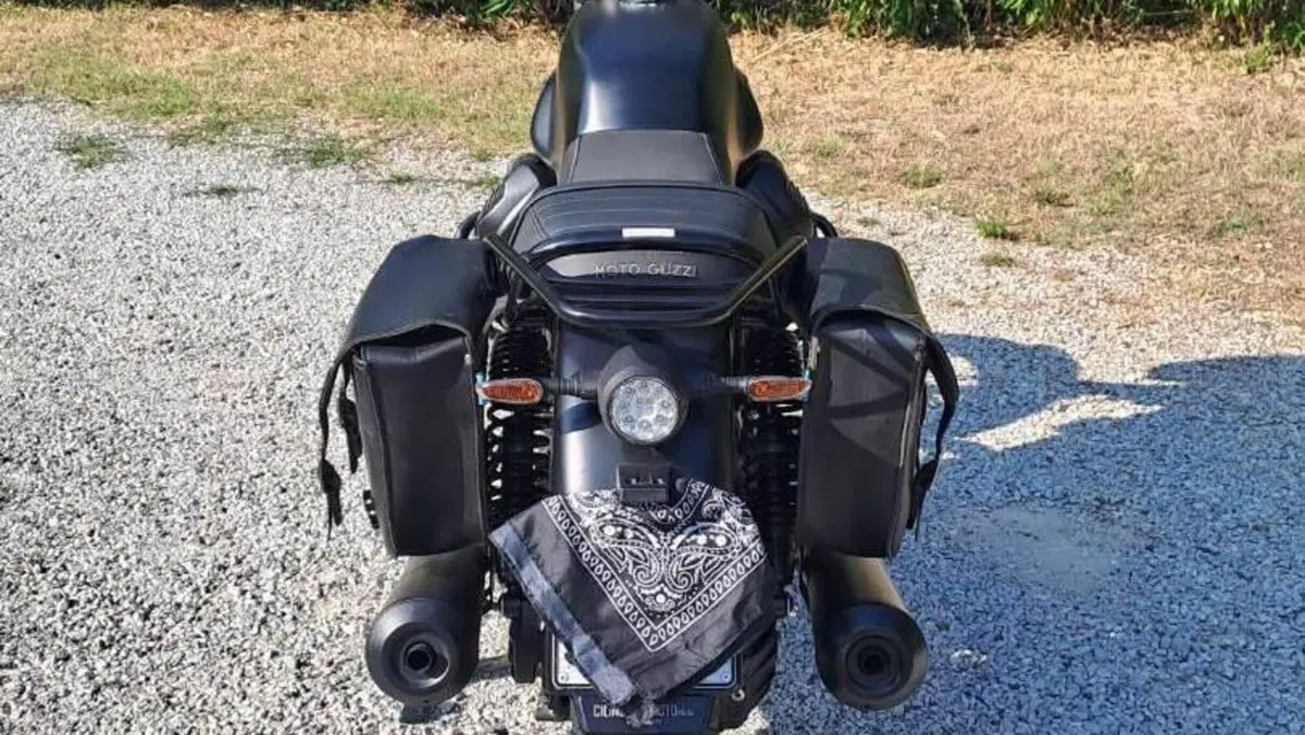 Moto Guzzi V7 Stone (2021 - 24)  (3)