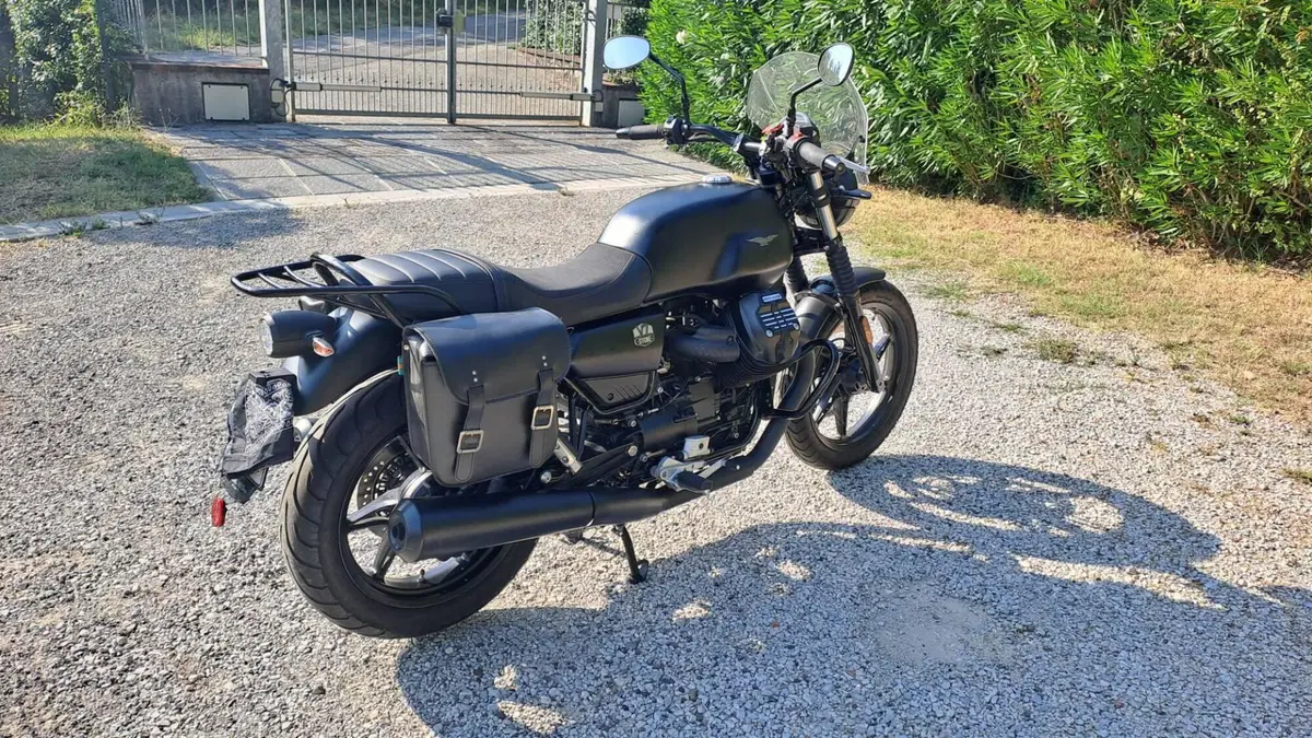 Moto Guzzi V7 Stone (2021 - 24)  (4)