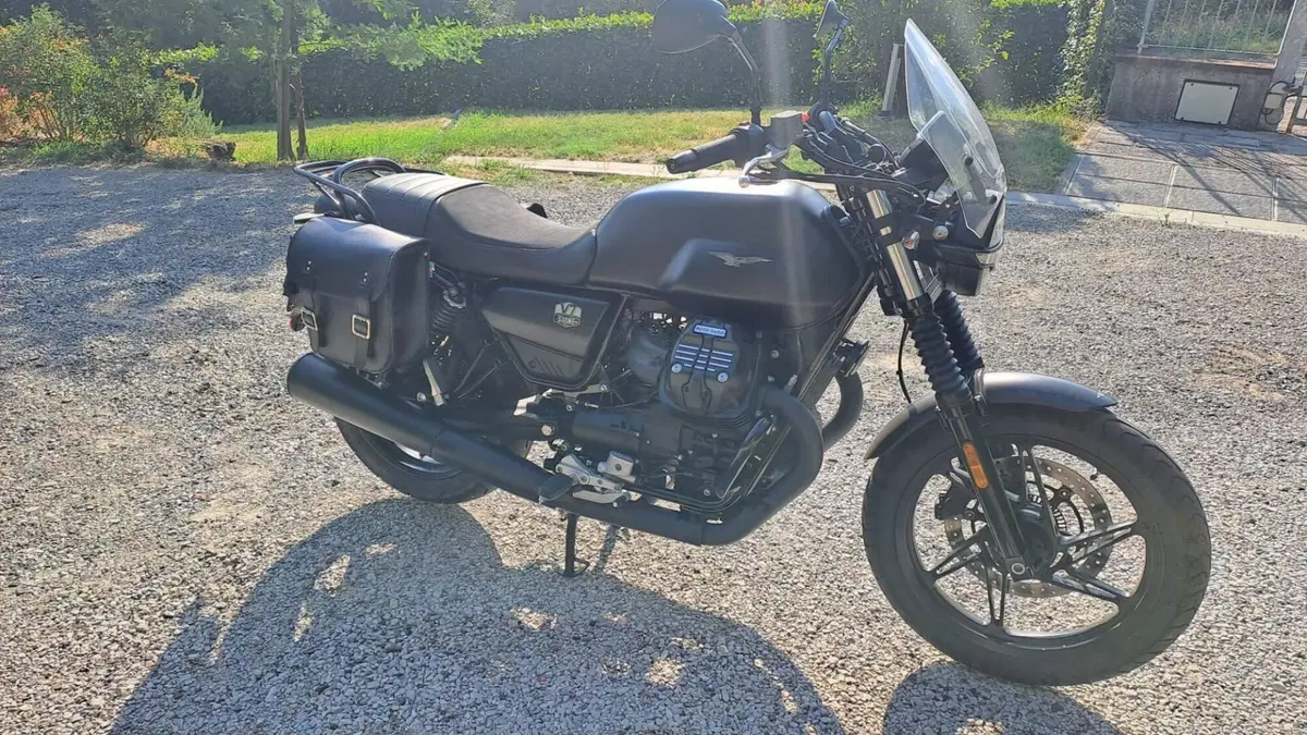 Moto Guzzi V7 Stone (2021 - 24)  (5)