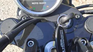 Moto Guzzi V7 Stone (2021 - 24)  (7)