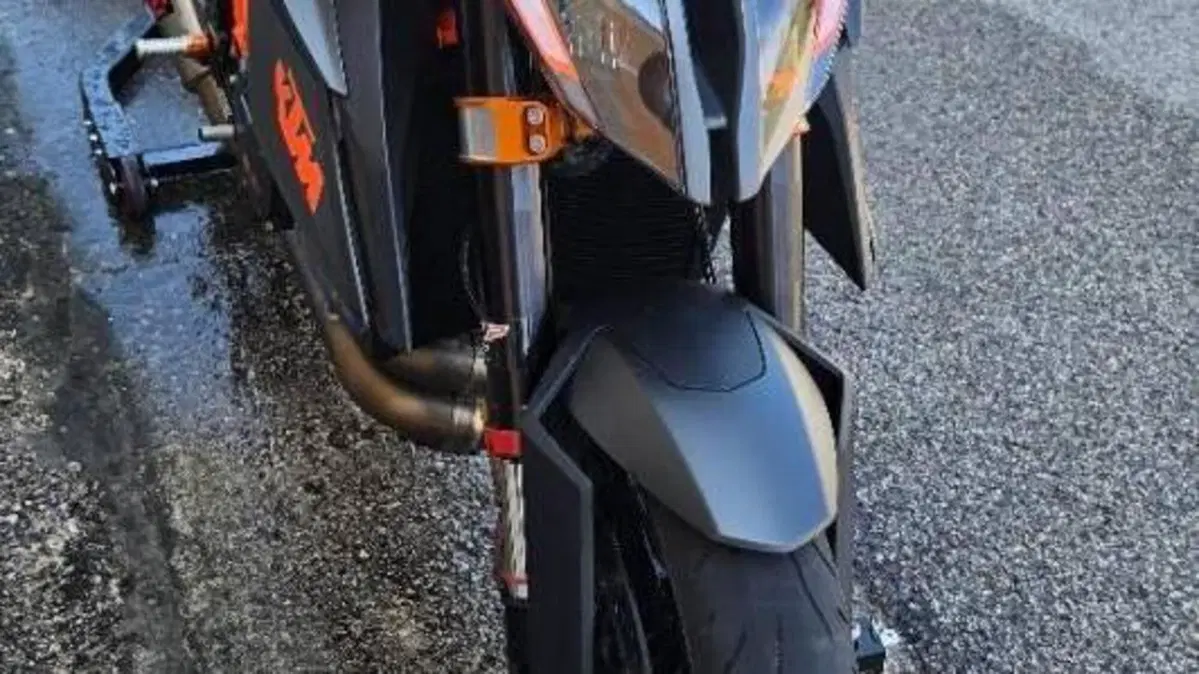 KTM 1290 Super Duke R (2021)  (2)