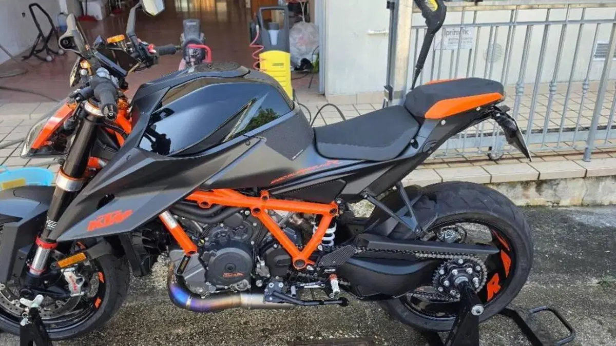 KTM 1290 Super Duke R (2021)  (3)