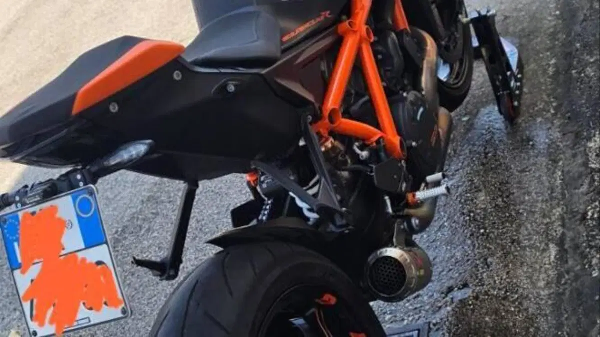 KTM 1290 Super Duke R (2021)  (4)