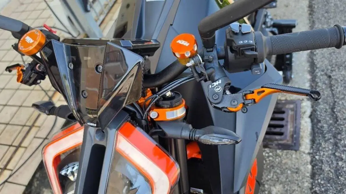 KTM 1290 Super Duke R (2021)  (8)