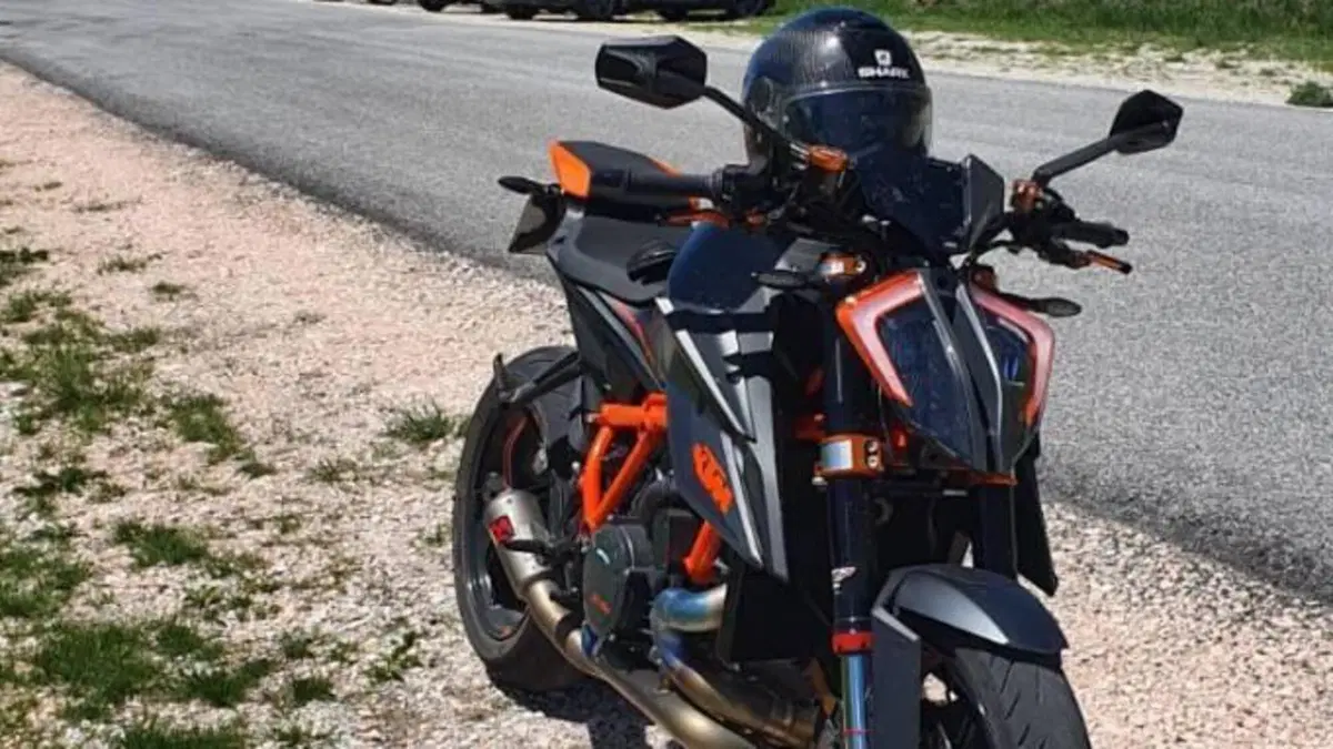 KTM 1290 Super Duke R (2021)  (9)