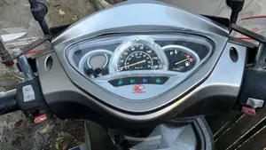Kymco People 125 S (2005 - 06)  (5)
