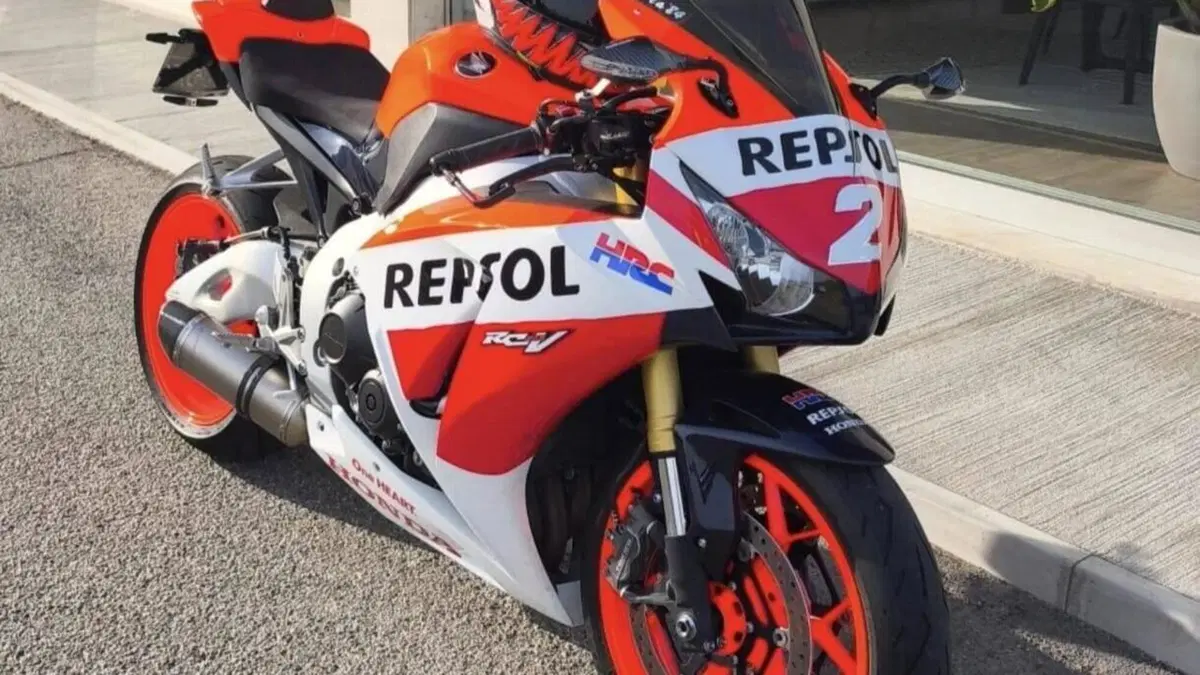 Honda CBR 1000 RR Fireblade (2012 - 16)  (2)
