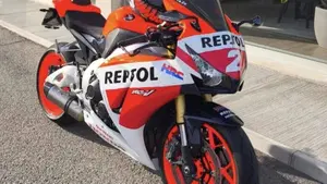 Honda CBR 1000 RR Fireblade (2012 - 16)  (2)