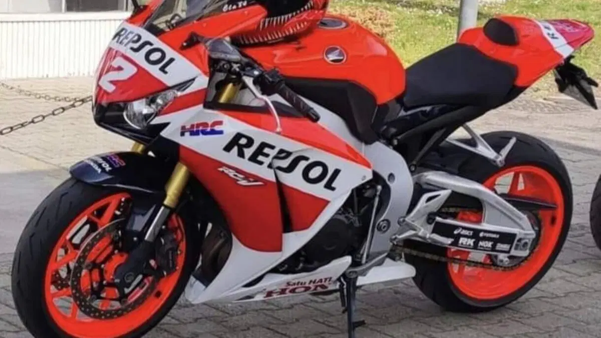Honda CBR 1000 RR Fireblade (2012 - 16)  (6)