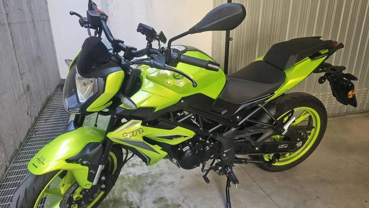 Benelli BN 125 (2021 - 25)  (2)