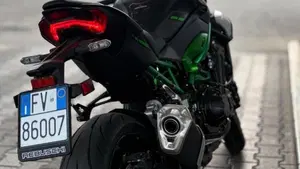 Kawasaki Z 900 (2025 - 26)  (3)