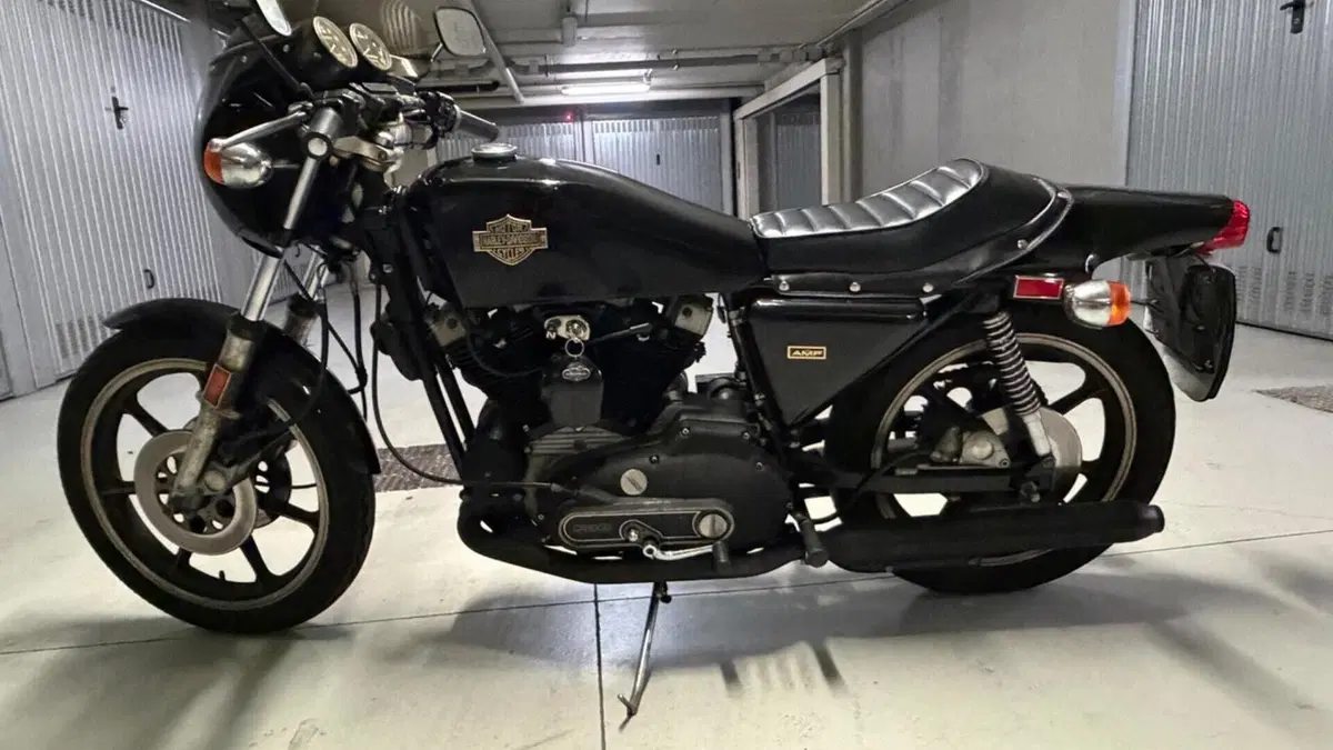 Harley-Davidson   (2)