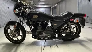 Harley-Davidson   (2)