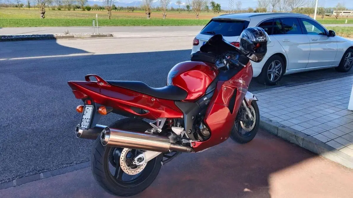 Honda CBR 1100 XX Superblackbird (1996 - 98)  (2)