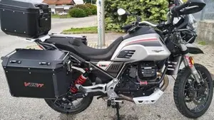 Moto Guzzi V85 TT Travel (2021 - 23) 