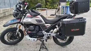 Moto Guzzi V85 TT Travel (2021 - 23)  (2)