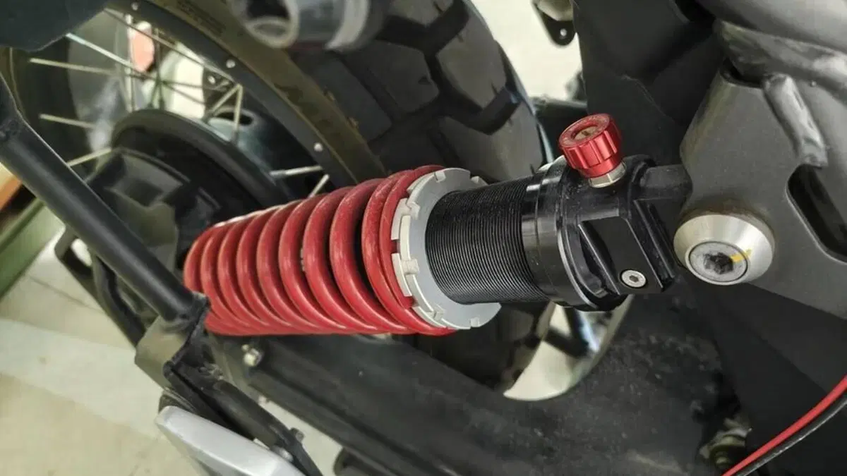 Moto Guzzi V85 TT Travel (2021 - 23)  (3)
