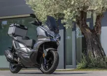 SYM ADX 300 MY26, nuove dotazioni premium
