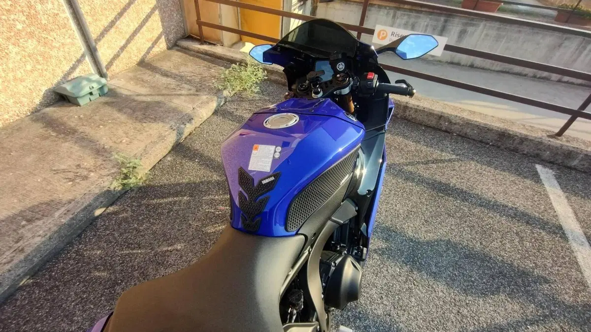 Yamaha YZF R9 (2025 - 26)  (4)
