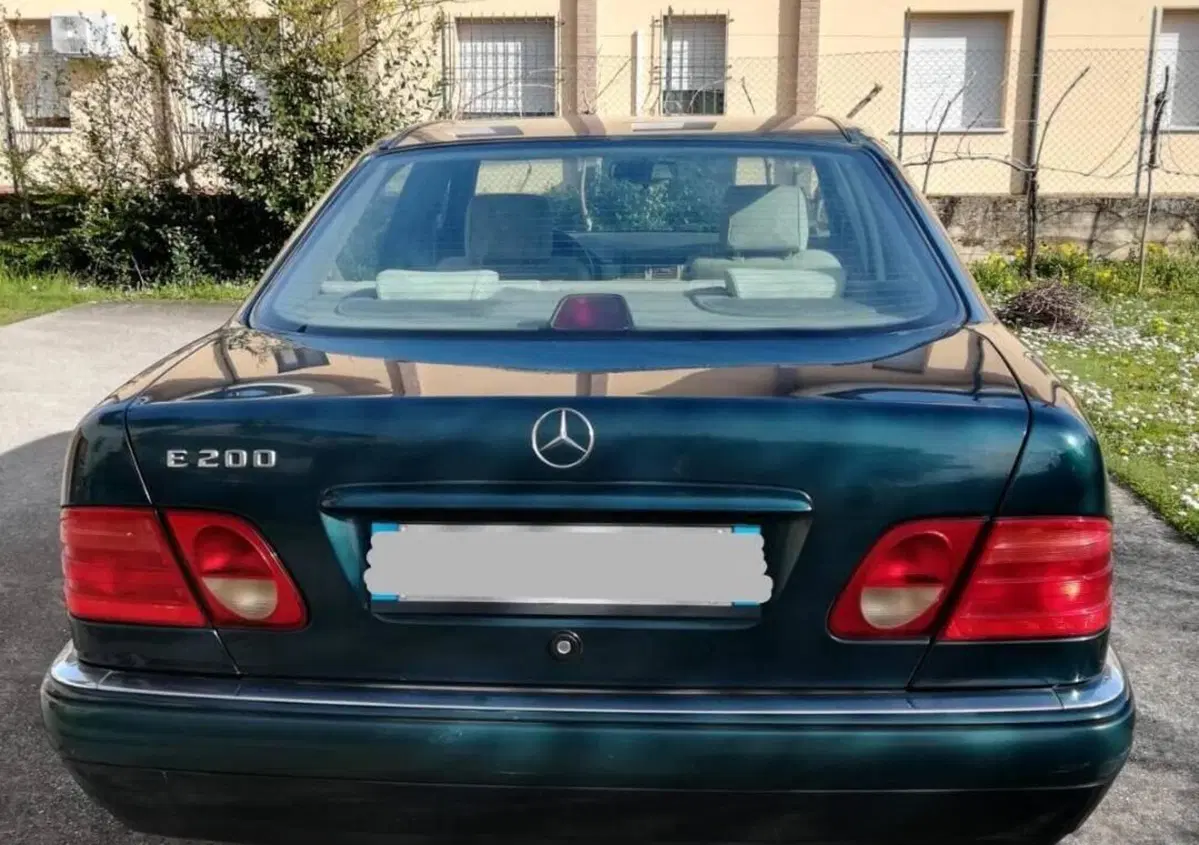 Mercedes-Benz E200 ELEGANCE 