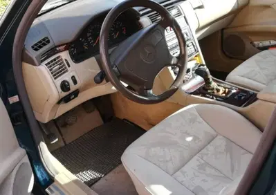Mercedes-Benz E200 ELEGANCE  (2)