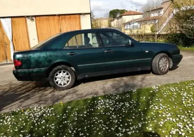 Mercedes-Benz E200 ELEGANCE  (3)