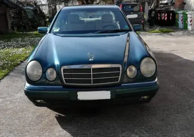 Mercedes-Benz E200 ELEGANCE  (4)
