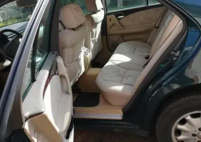 Mercedes-Benz E200 ELEGANCE  (5)