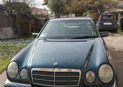 Mercedes-Benz E200 ELEGANCE  (6)