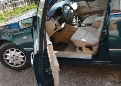 Mercedes-Benz E200 ELEGANCE  (8)