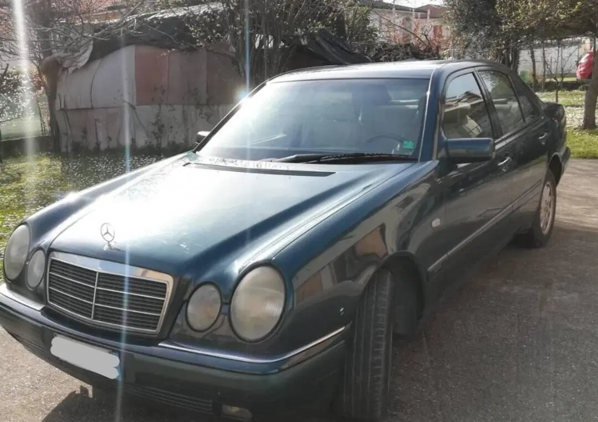 Mercedes-Benz E200 ELEGANCE  (9)